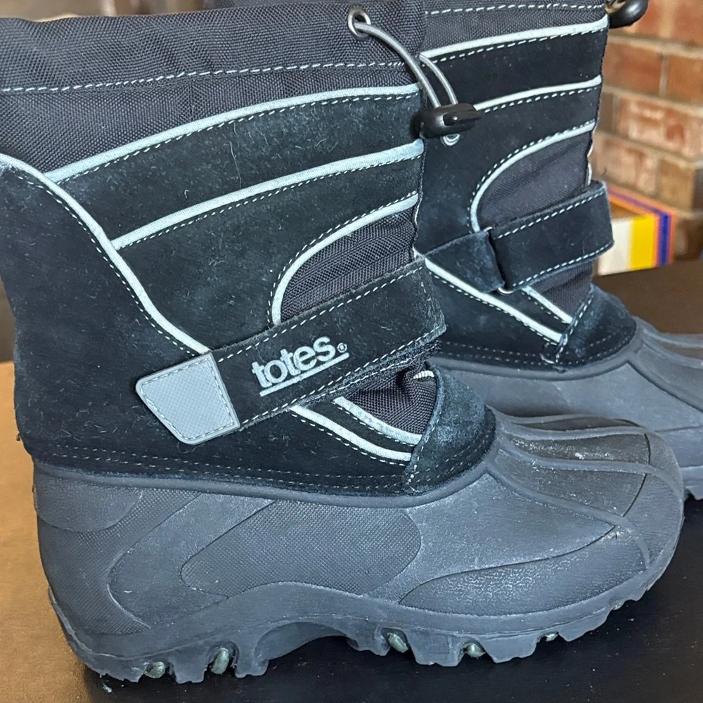 Totes Kids Black and Gray Snow Boots
